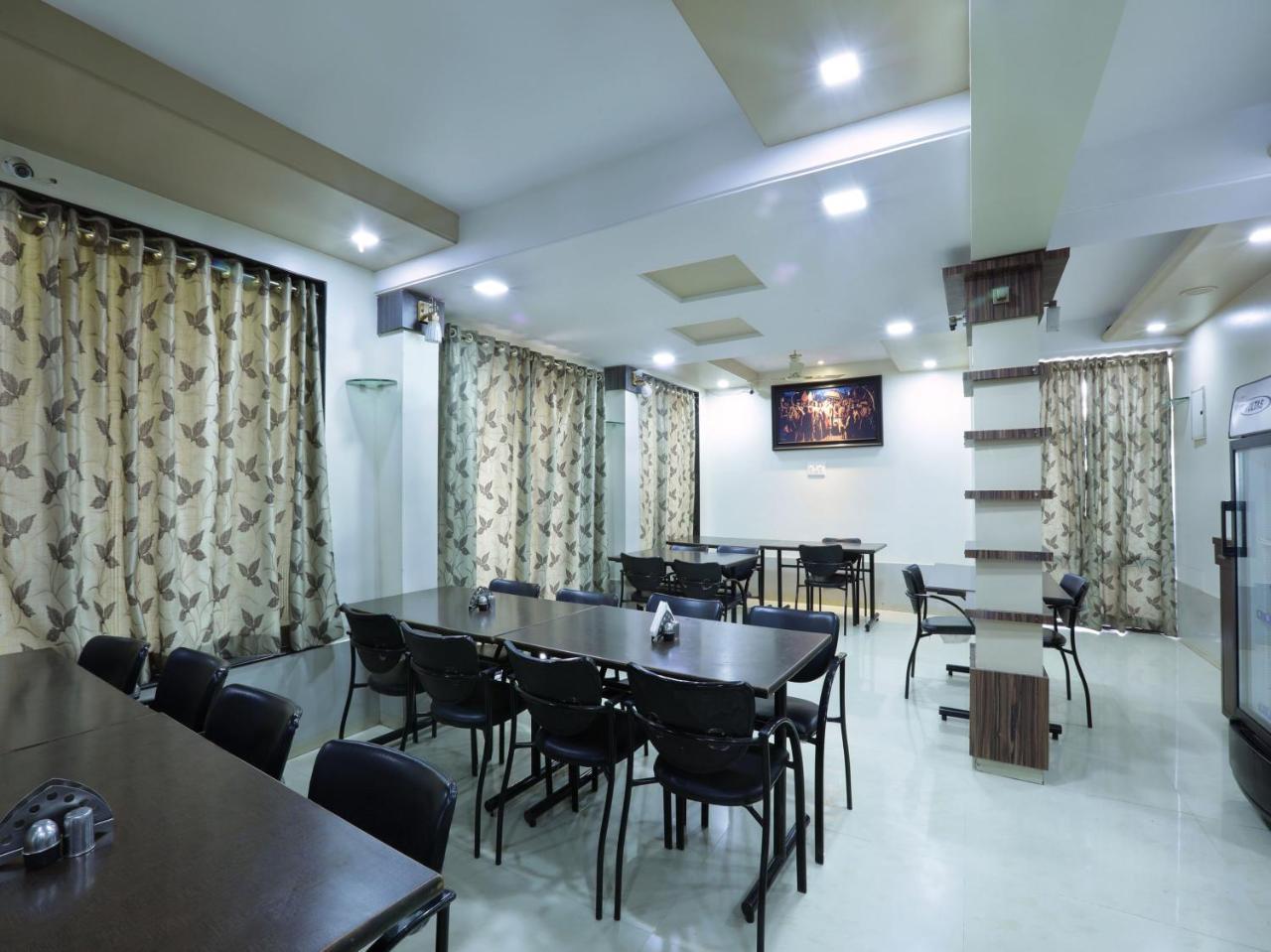 Oyo 4198 Hotel Shri Sai Murli 쉬르디 외부 사진
