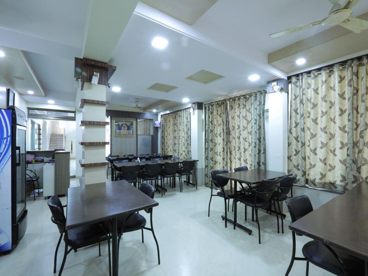 Oyo 4198 Hotel Shri Sai Murli 쉬르디 외부 사진